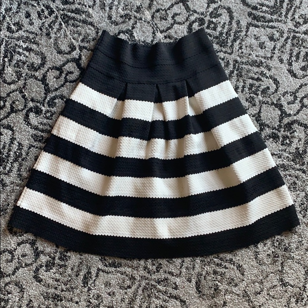 Ann Taylor pleated A-kind skirt